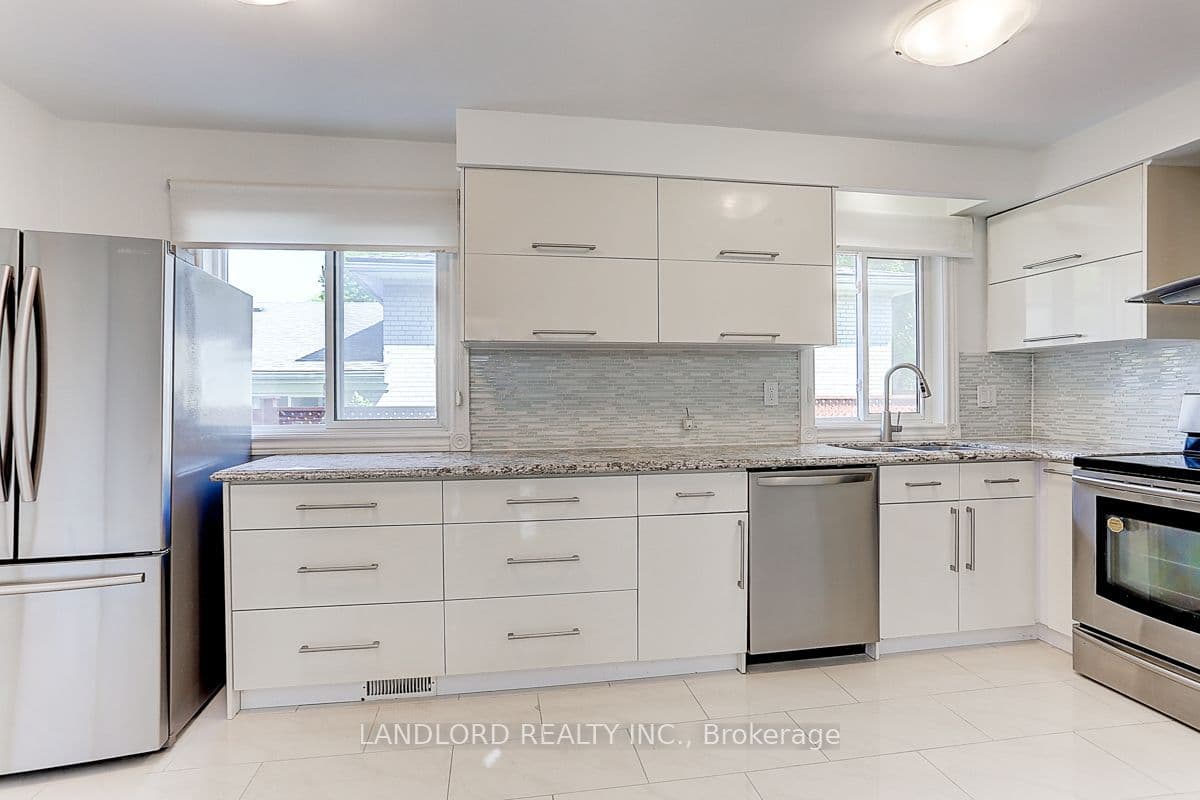 21 Pineway Blvd - Photo 2