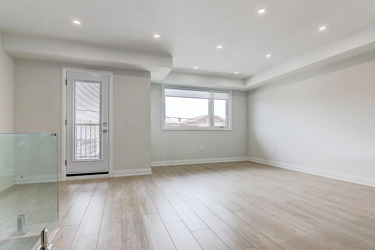 115 Livingstone Ave - Upper - Photo 12