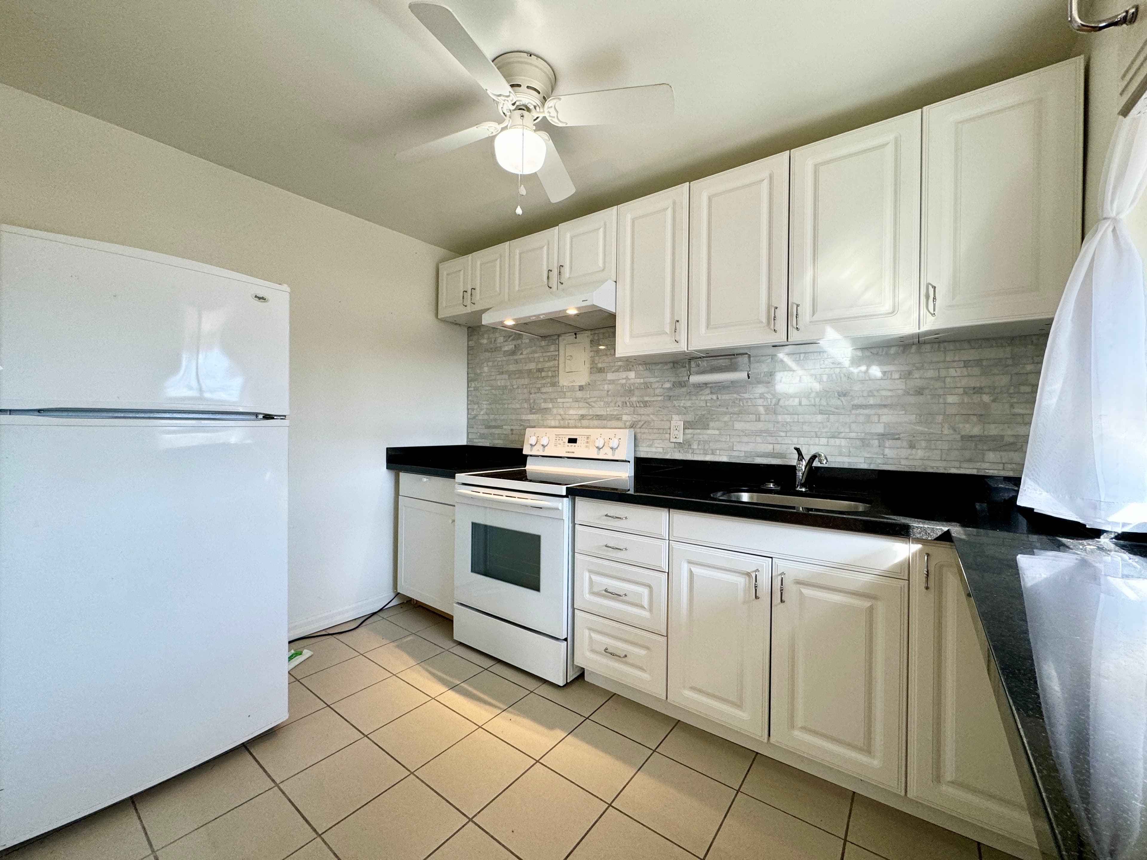 2696 Lake Shore Blvd W - 11
