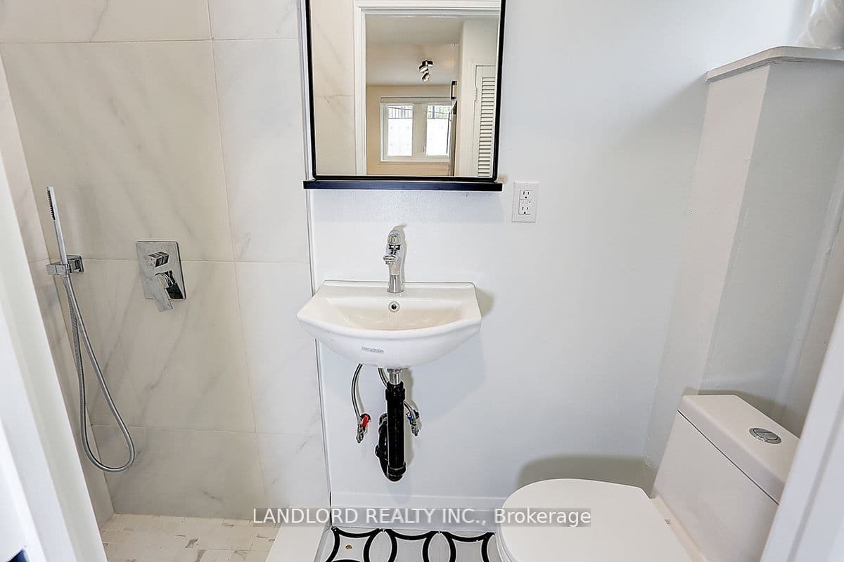 2520 Bloor St W - 23 - Photo 17