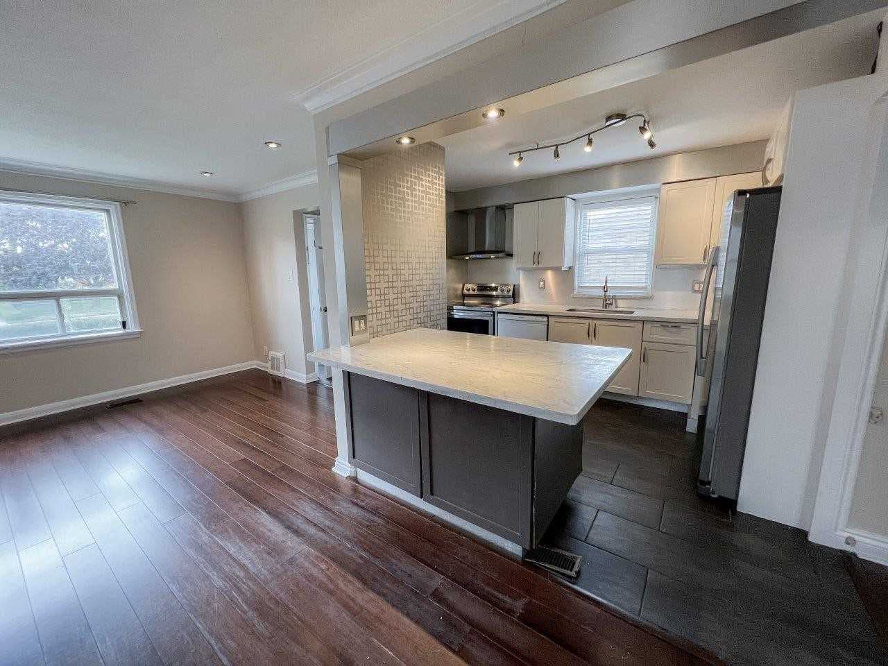 220 Ellington Dr - Main