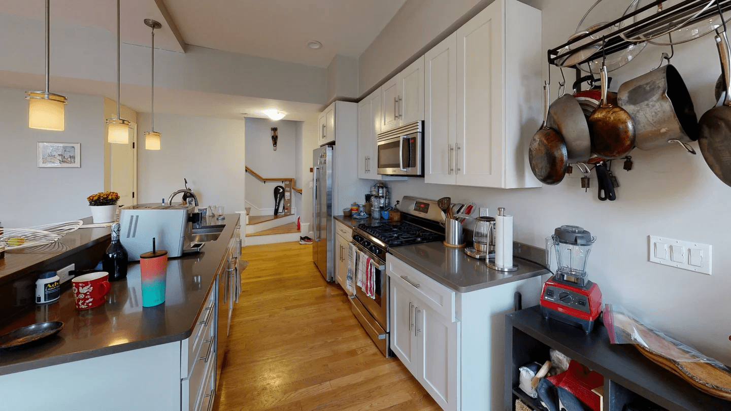 168 Hampshire - Photo 4