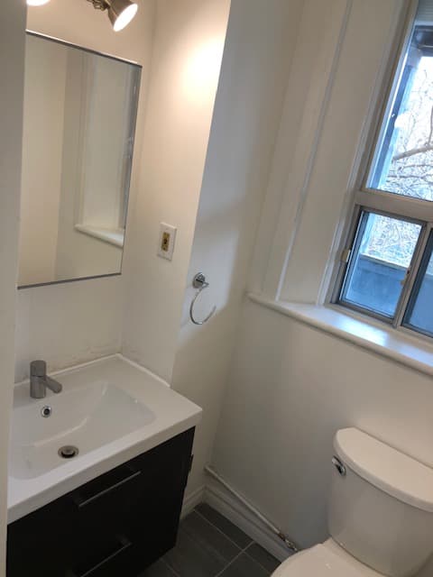 Recently Updated 2 Bedroom - 8 Locke St N - Photo 8
