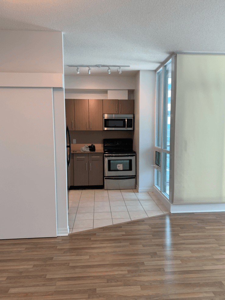 12 Yonge St -2010 - Photo 4