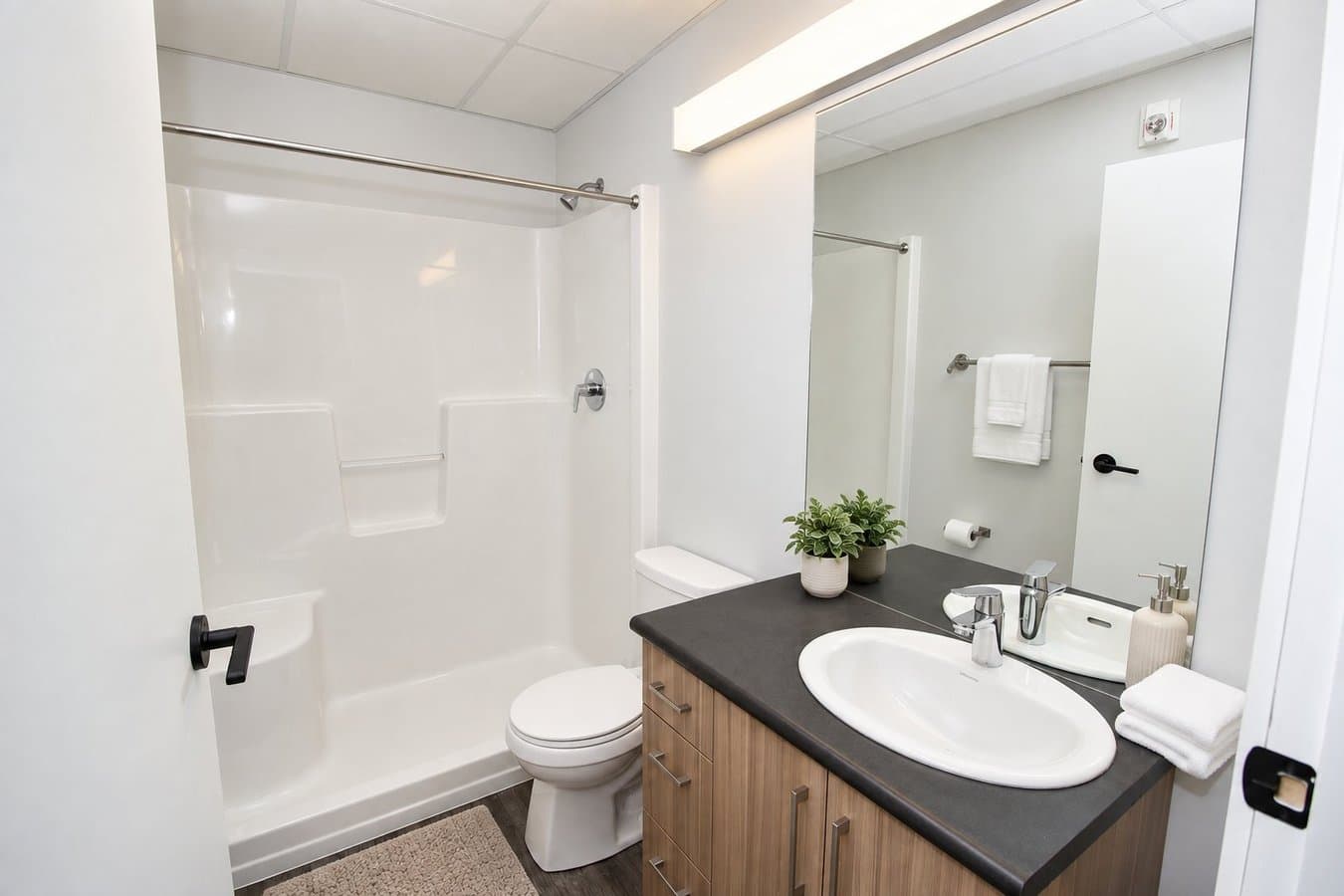 165 McDermot Av - 1Bed 1Bath - Photo 3