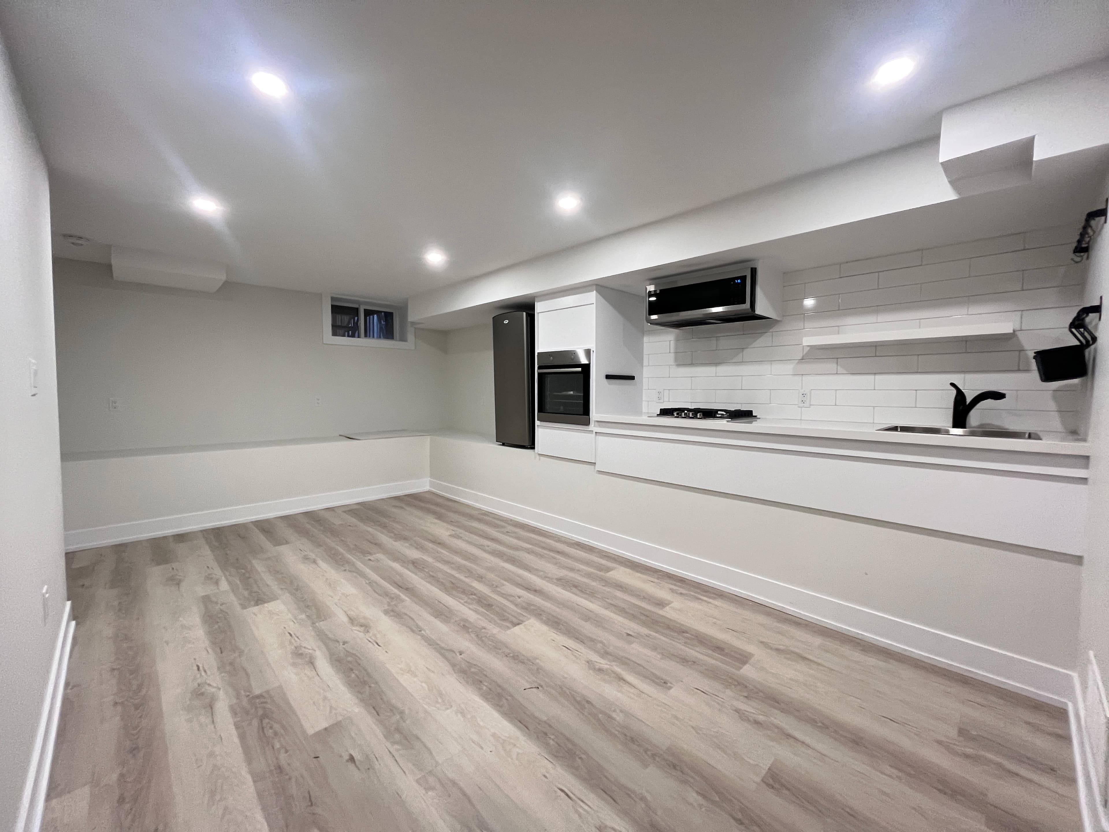 Bachelor Unit 33 Somerset Avenue