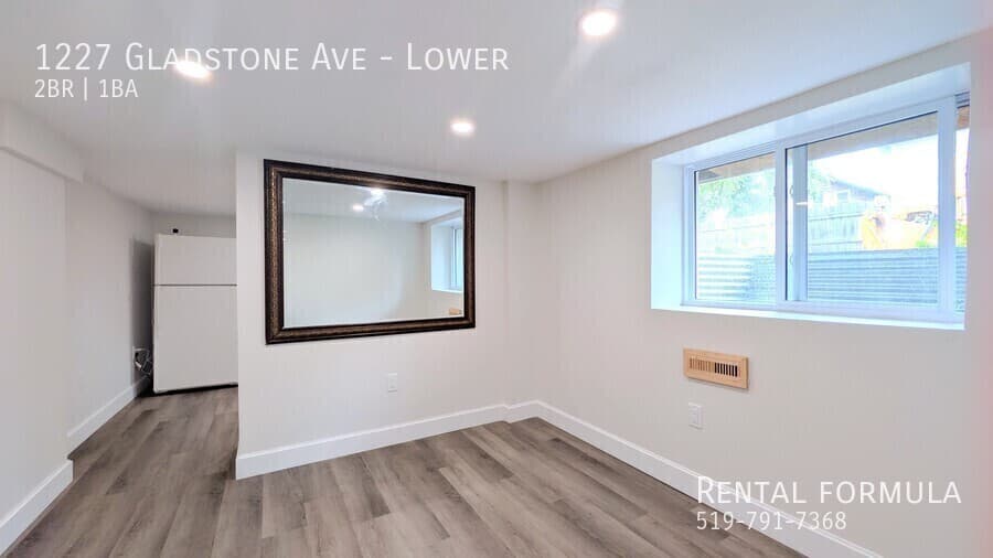 1227 Gladstone Ave - Lower - Photo 10