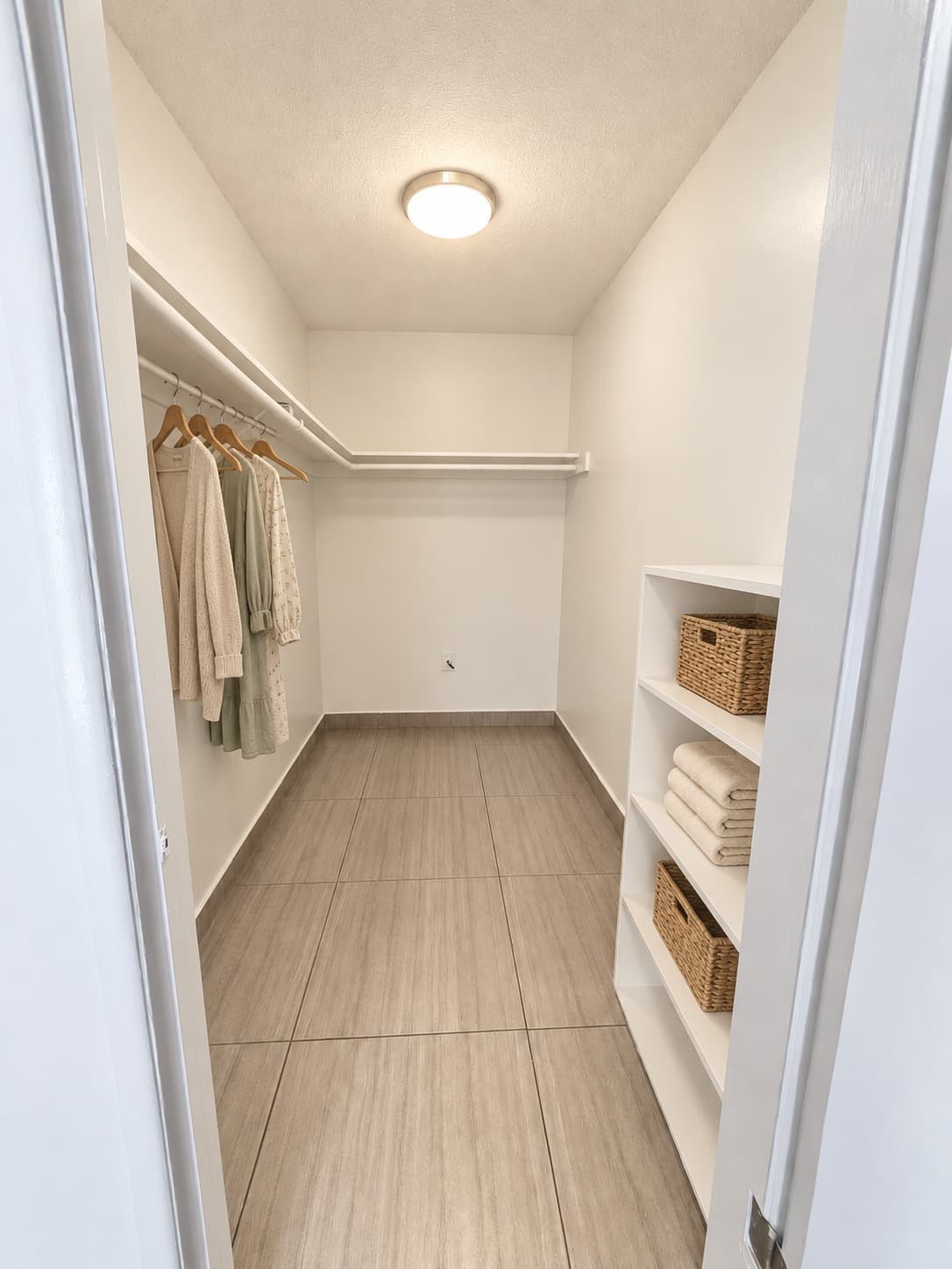 15556 Vanowen- Studio - Photo 3
