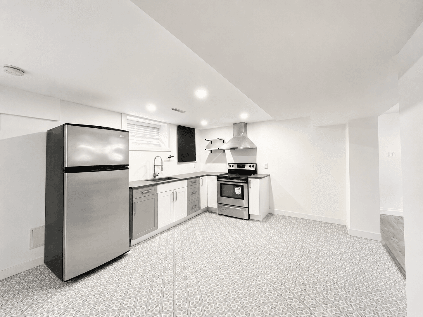 908 Fennell Ave - Basement - Photo 2