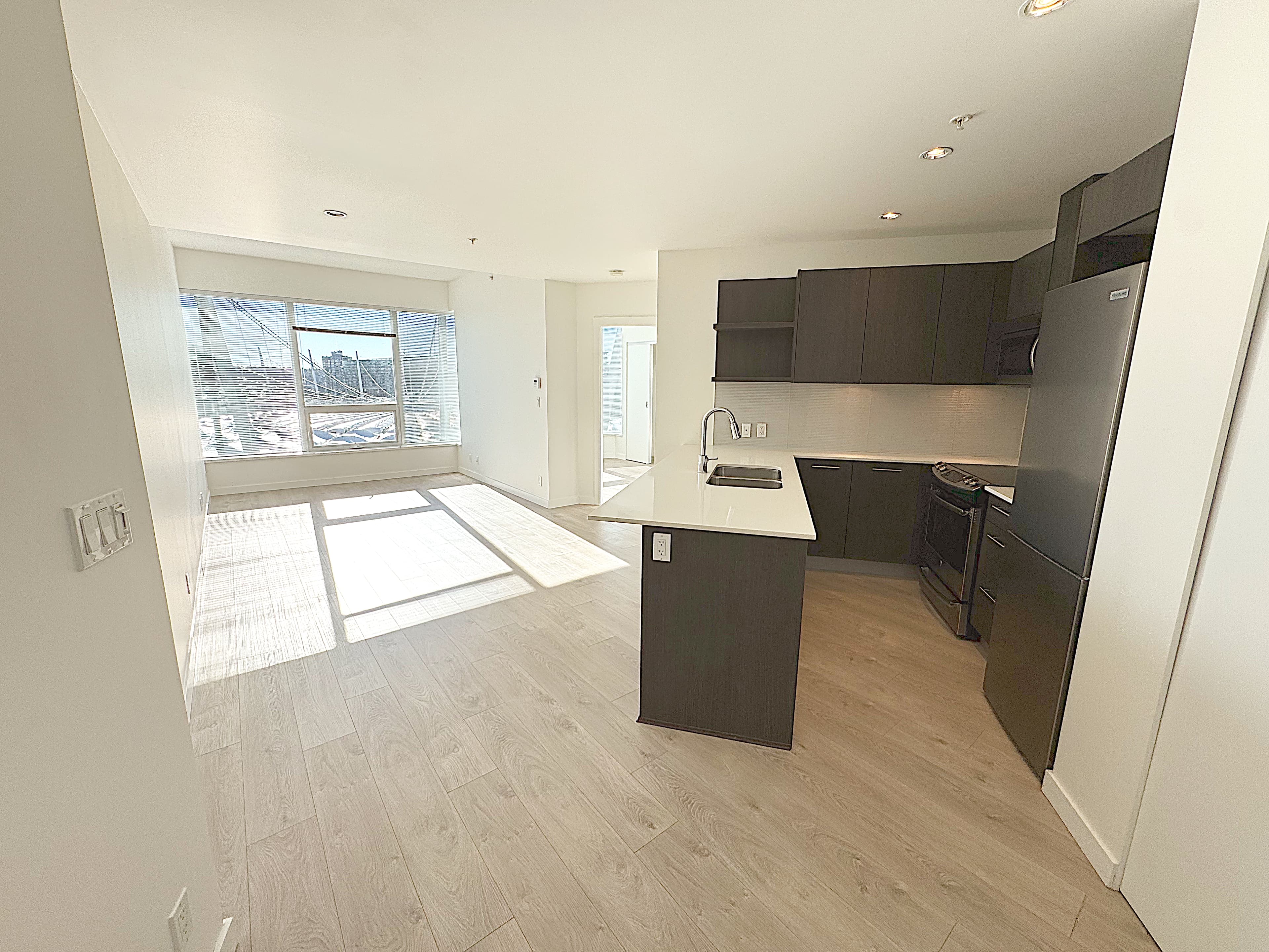 Aquilini Centre West - 1618 - Photo 3