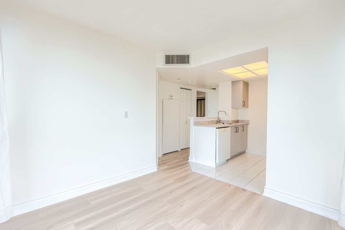 5 Concorde Place -2504 - Photo 4