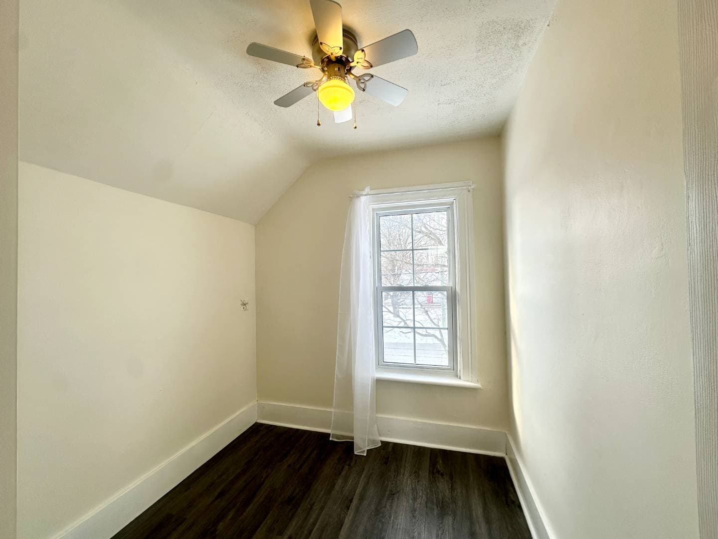 74 Adelaide St - Photo 2
