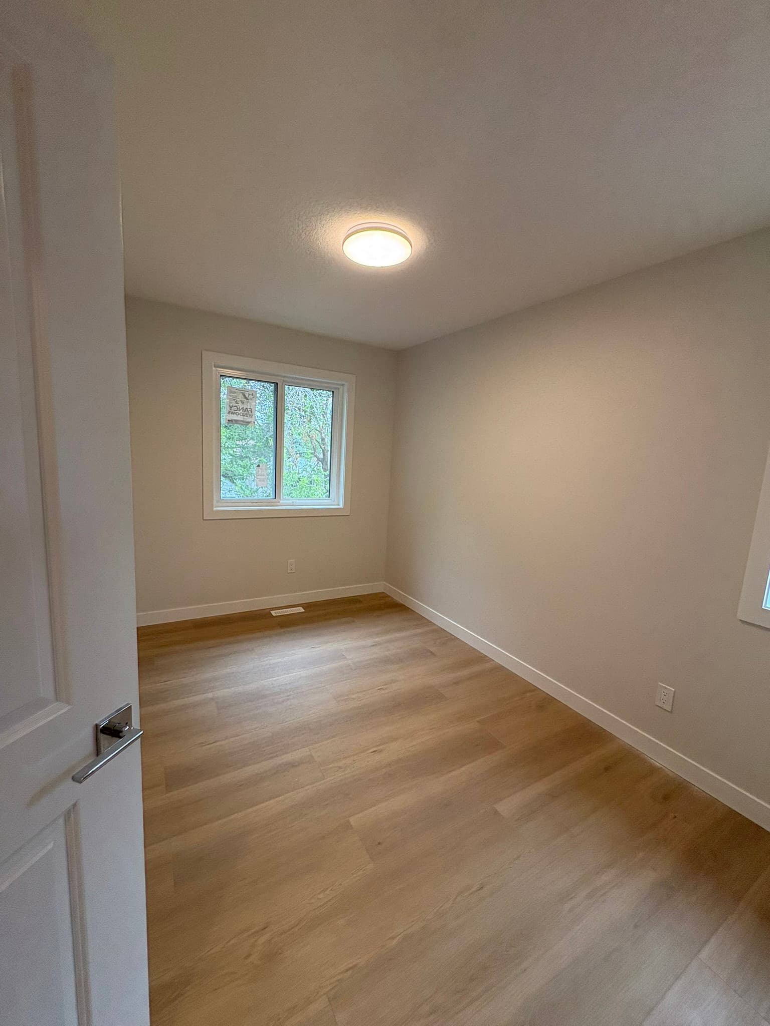 12337 85 Street Upper - Photo 8