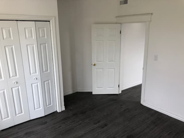 Recently Updated 2 Bedroom - 8 Locke St N - Photo 5