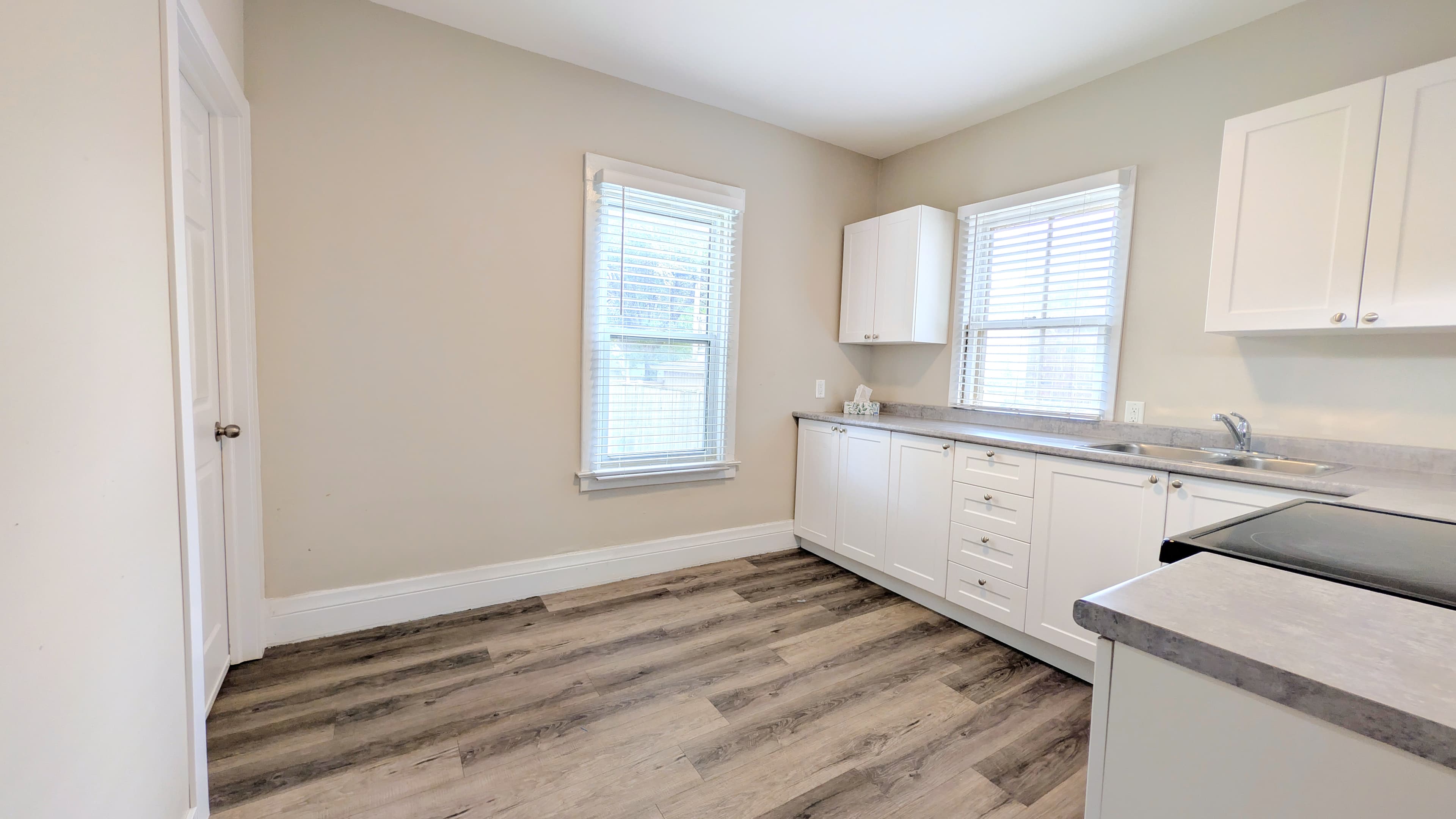 1580 Dufferin - Main - Photo 2