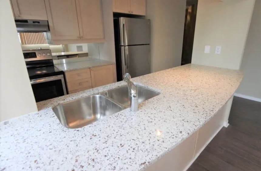 555 Yonge St - 703 - Photo 3
