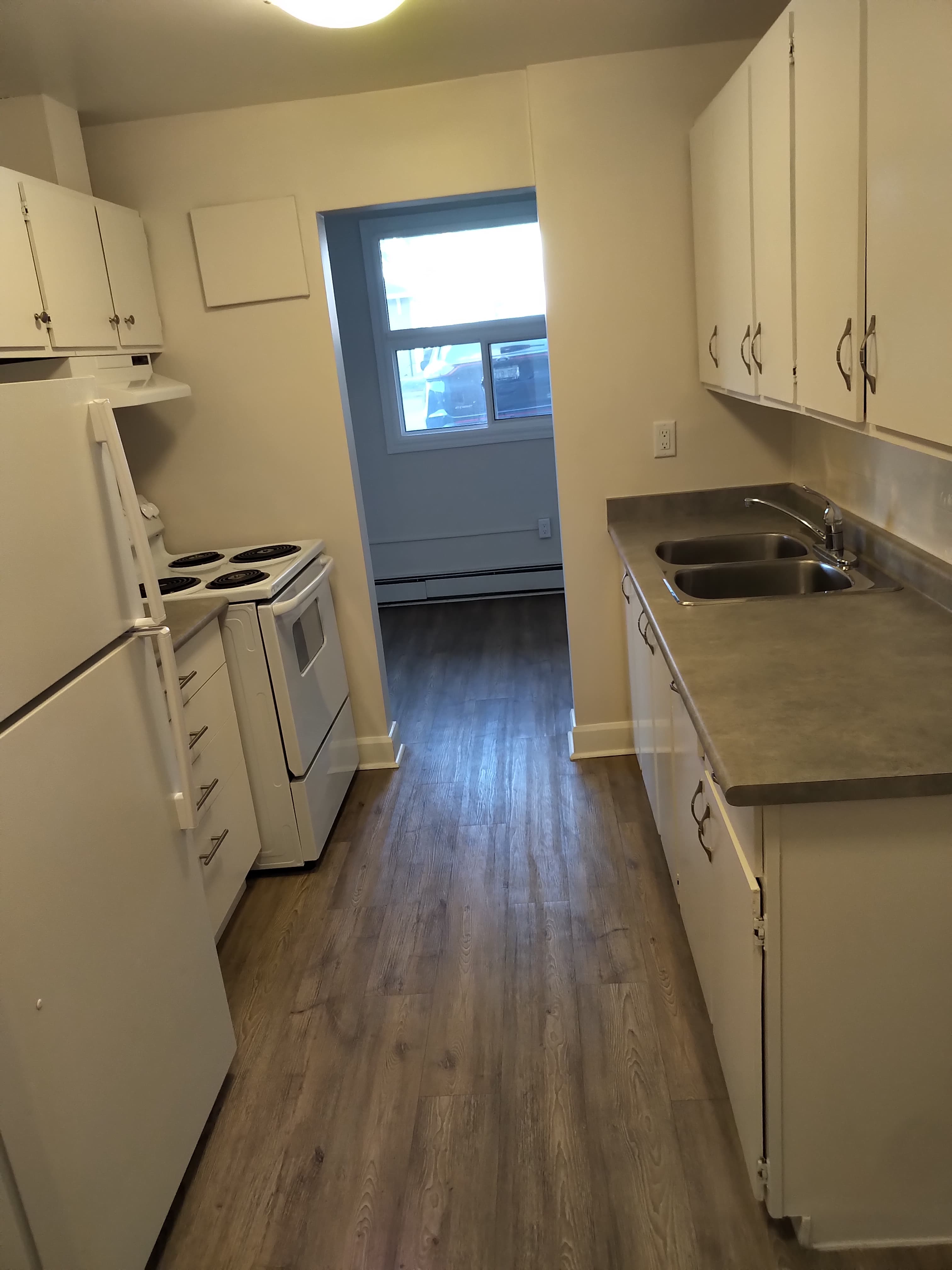 3 bedroom - 200 London Rd Sarnia ON N7T 7S9 - Photo 3