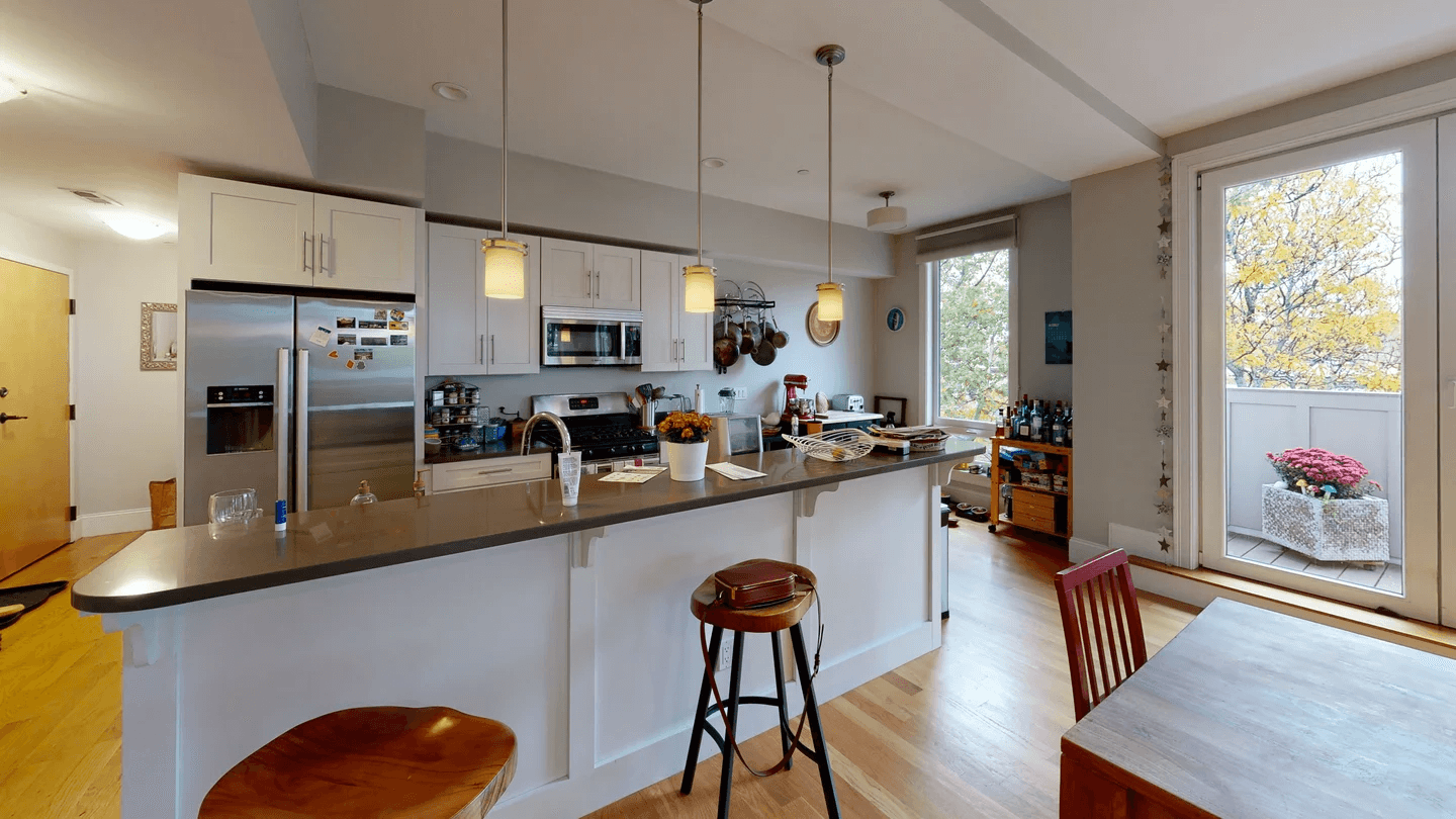 168 Hampshire - Photo 3