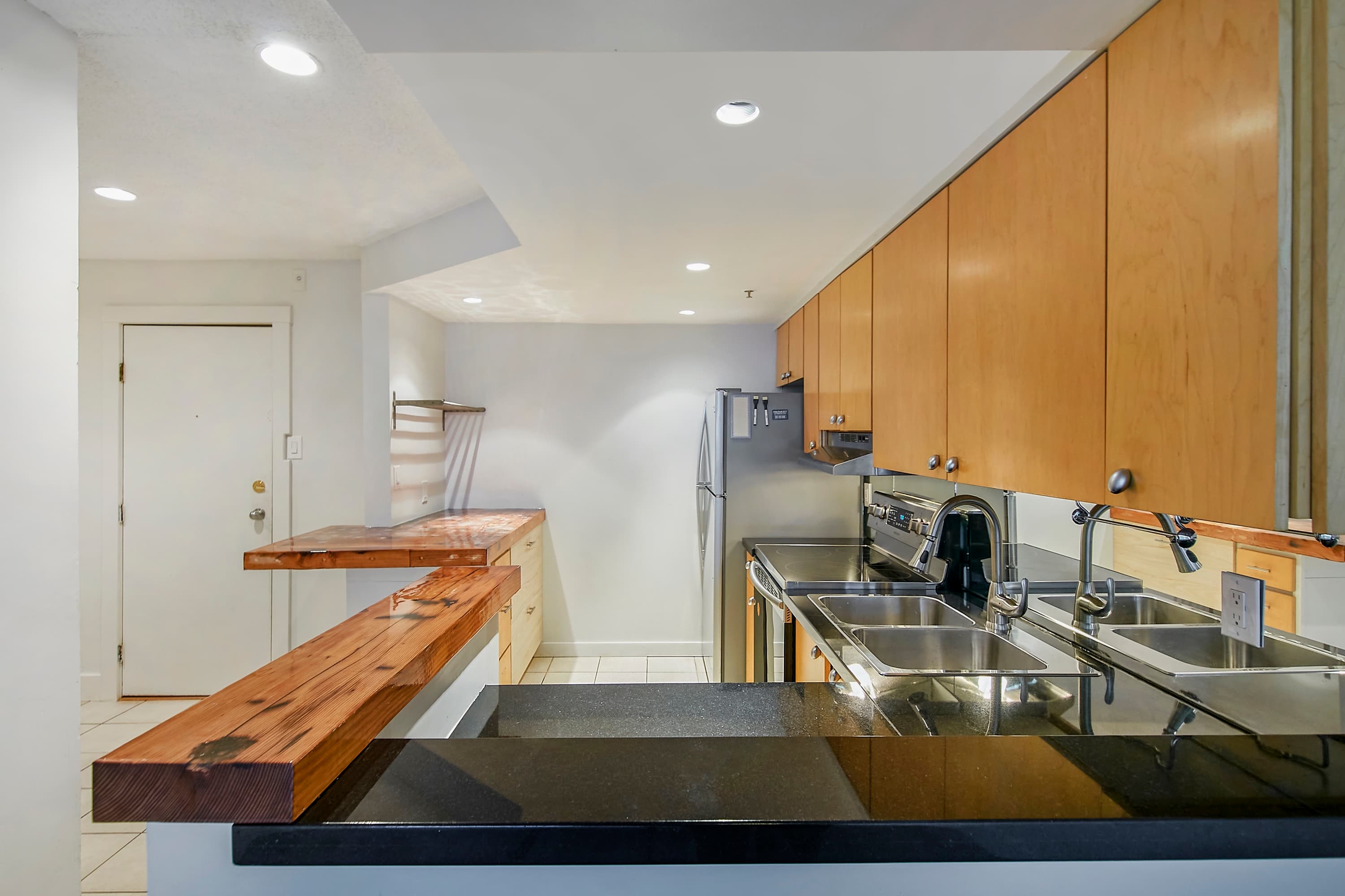 110-1500 Pendrell - Photo 2