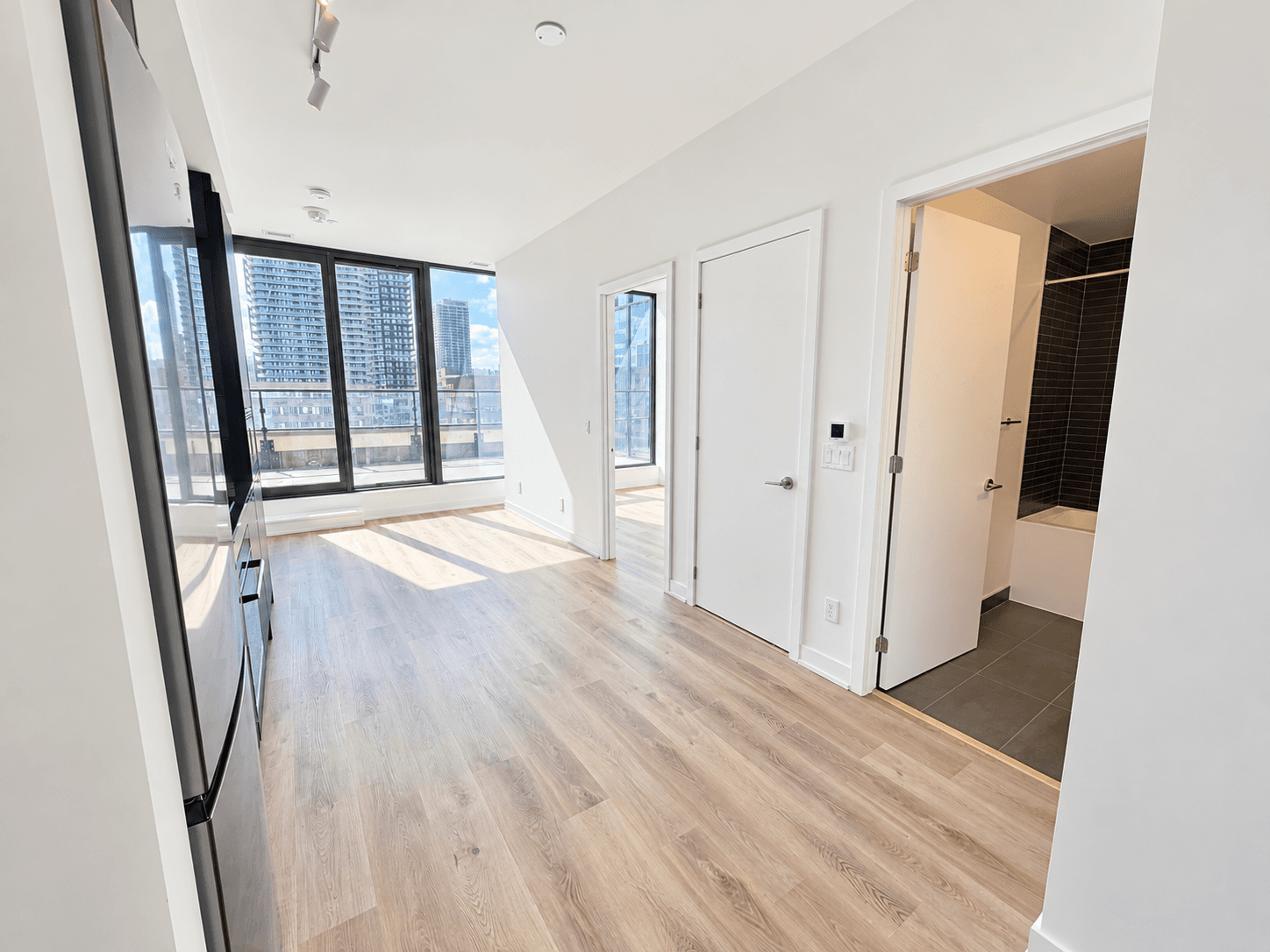 803 - 91 John St N - Photo 3