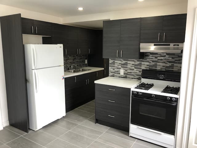 Recently Updated 2 Bedroom - 8 Locke St N - Photo 2