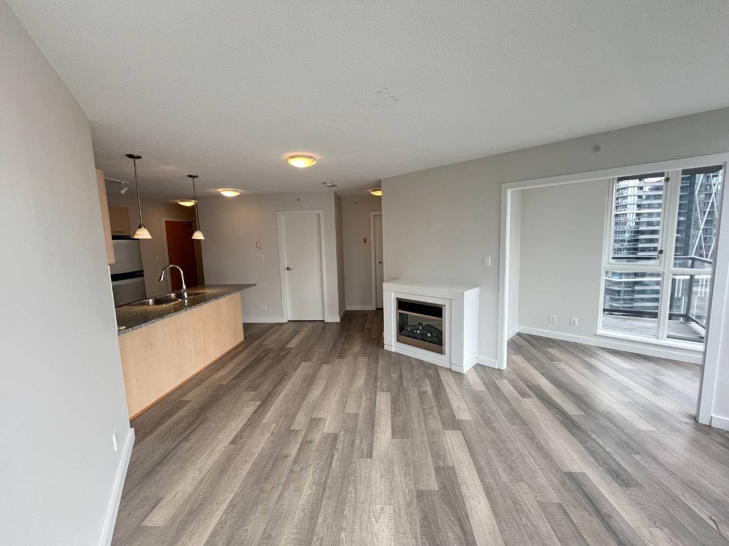 1506-1199 Seymour - Photo 3