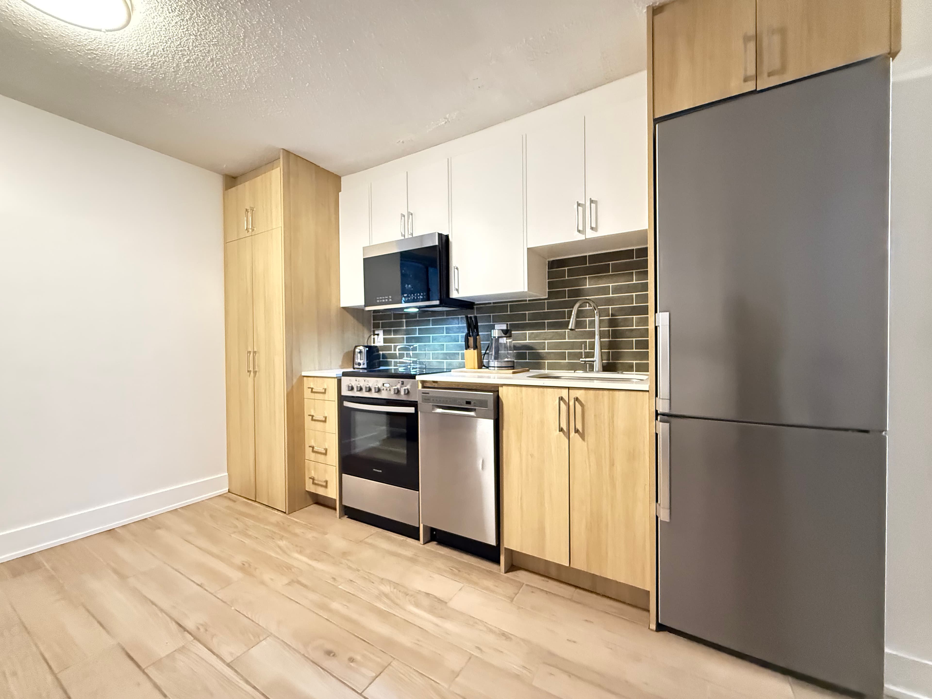 102-160 Dowling Avenue Toronto Ontario M6K 3A6 - Photo 2