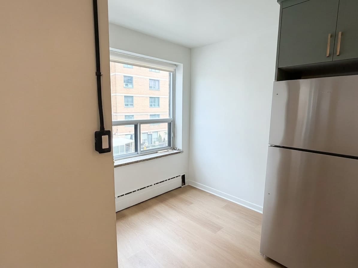 420 Eglinton Ave E - 204 - Photo 4