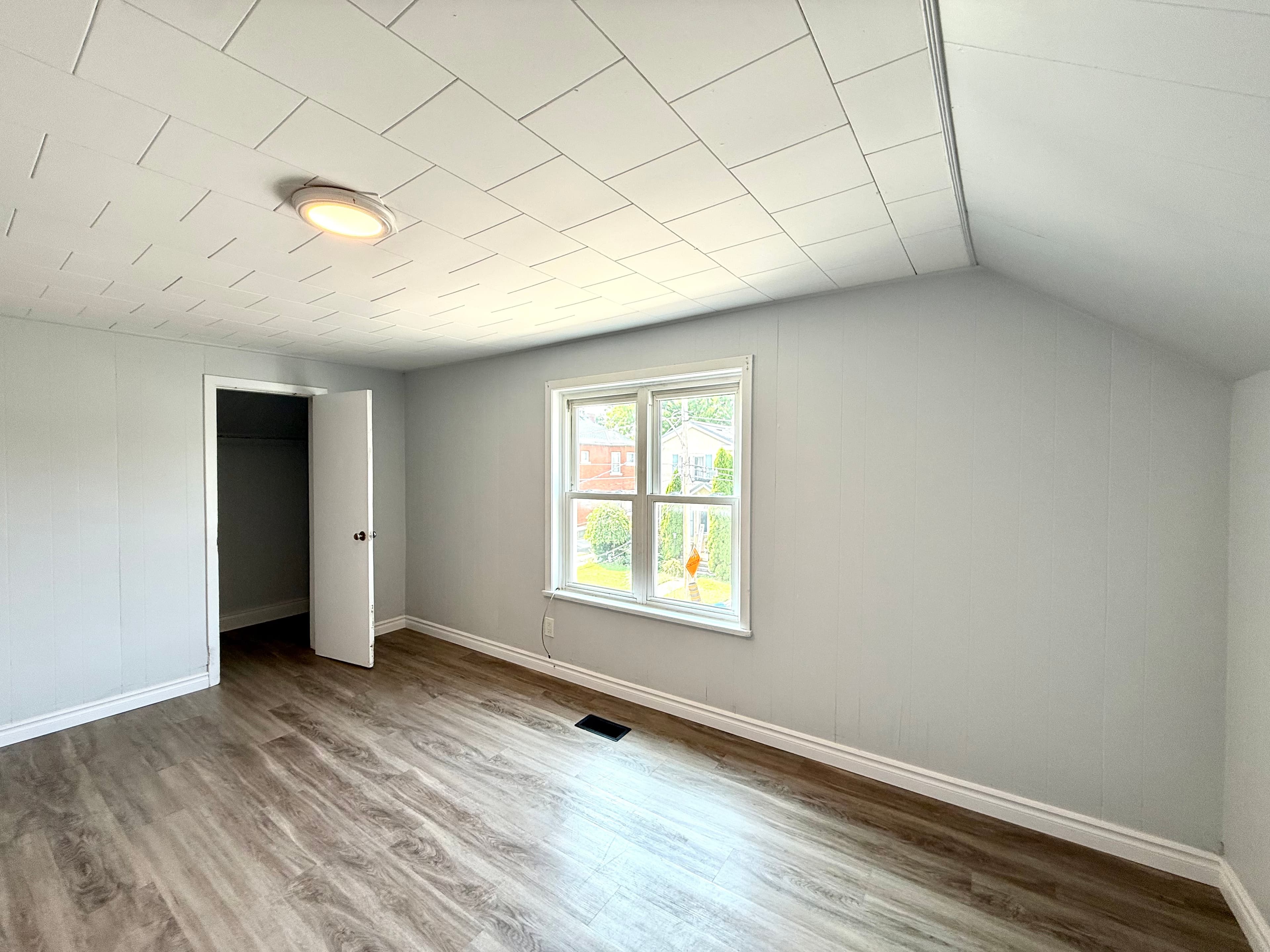 Upper - 26 Albina Street Welland Ontario L3C 1P3 - Photo 5