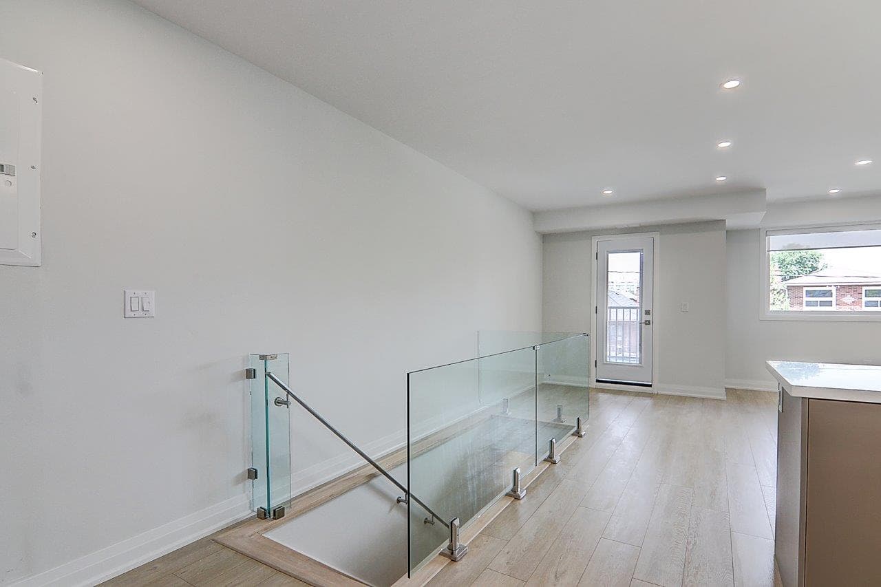 115 Livingstone Ave - Upper - Photo 11