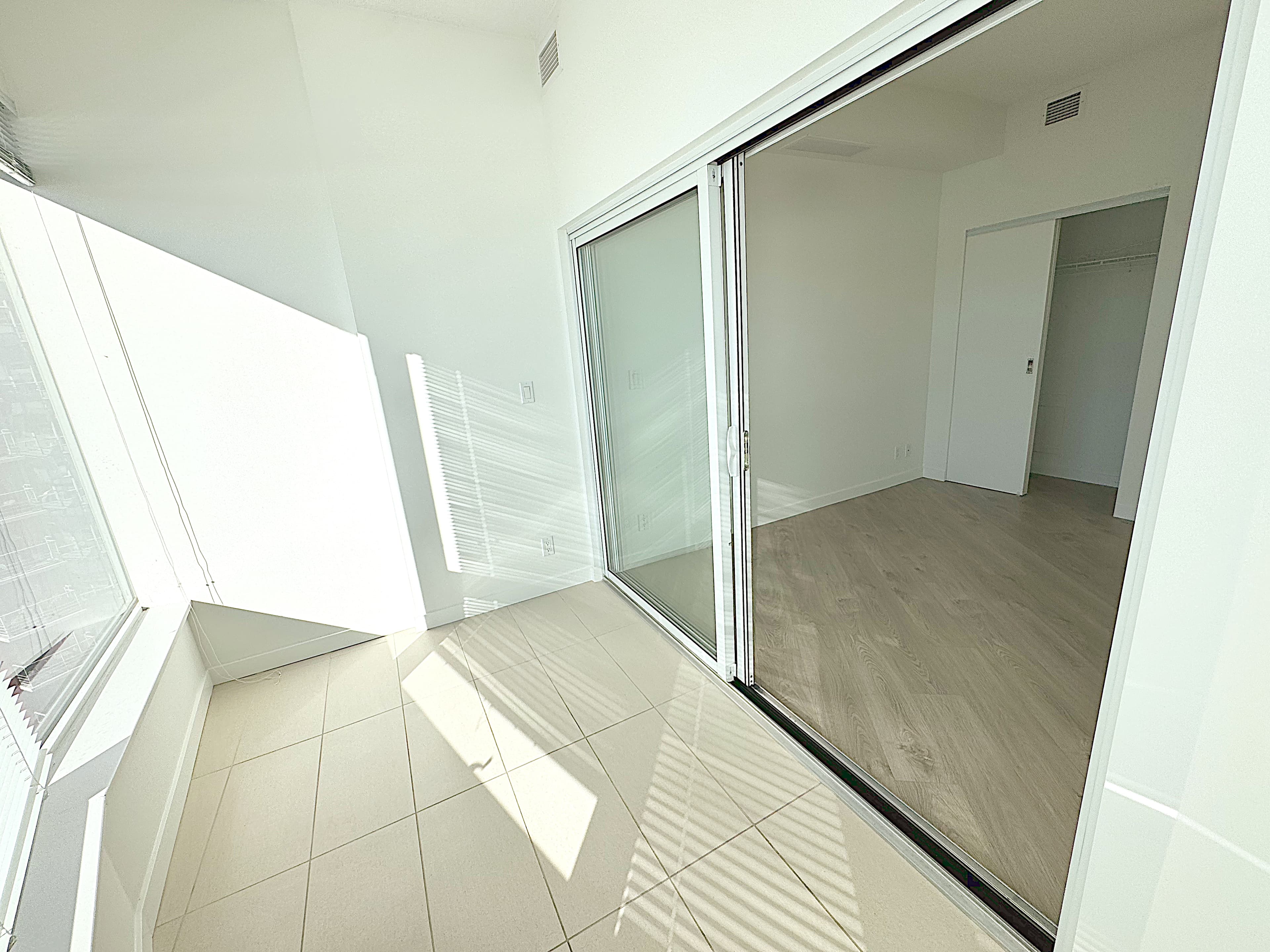 Aquilini Centre West - 1618 - Photo 2