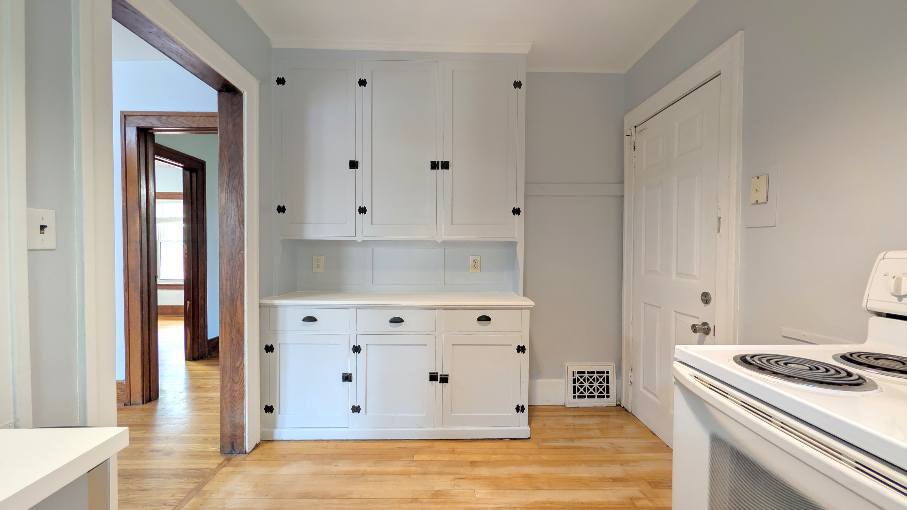 322 Partington Ave - Upper Unit - Photo 3