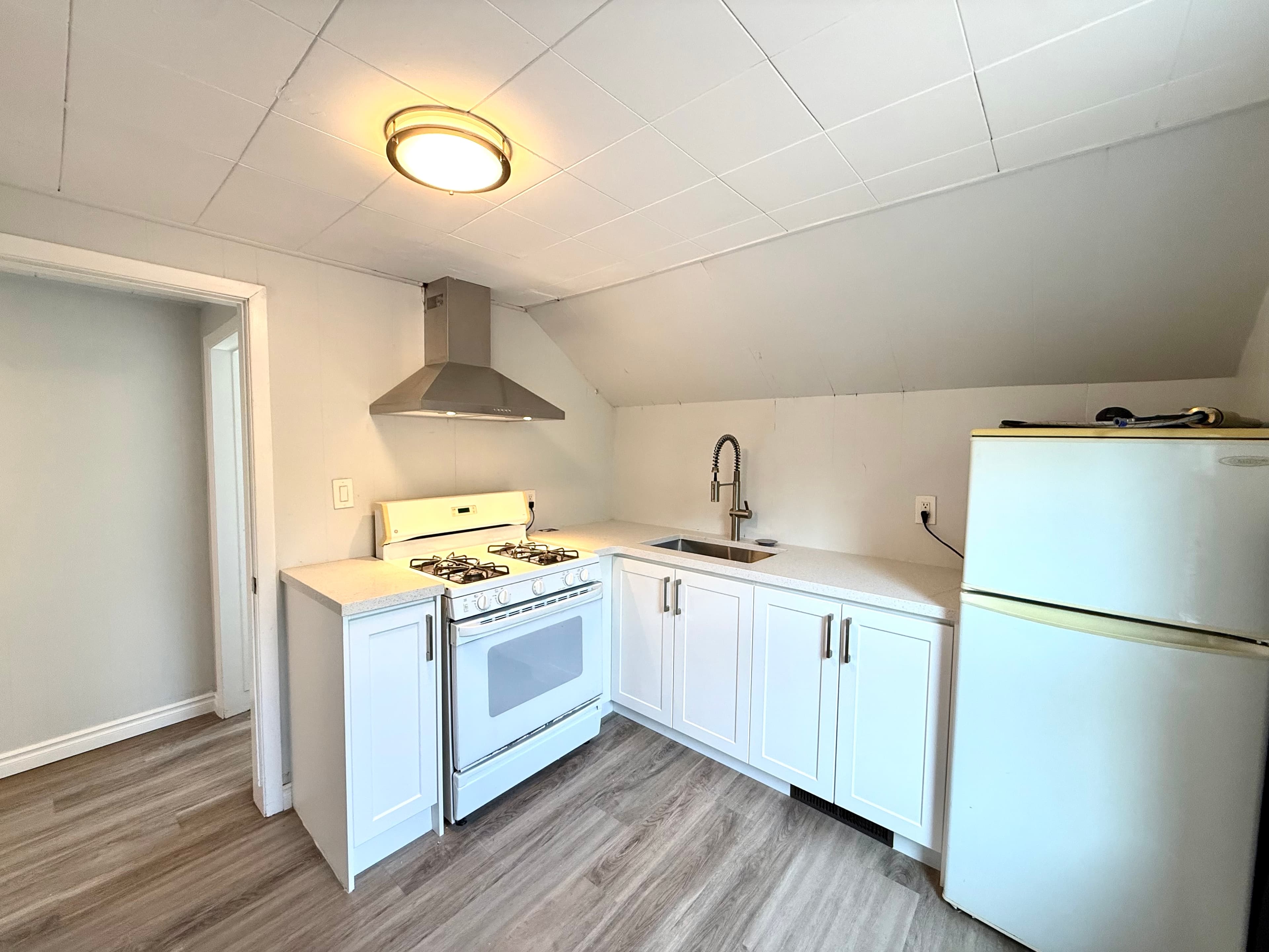 Upper - 26 Albina Street Welland Ontario L3C 1P3 - Photo 11
