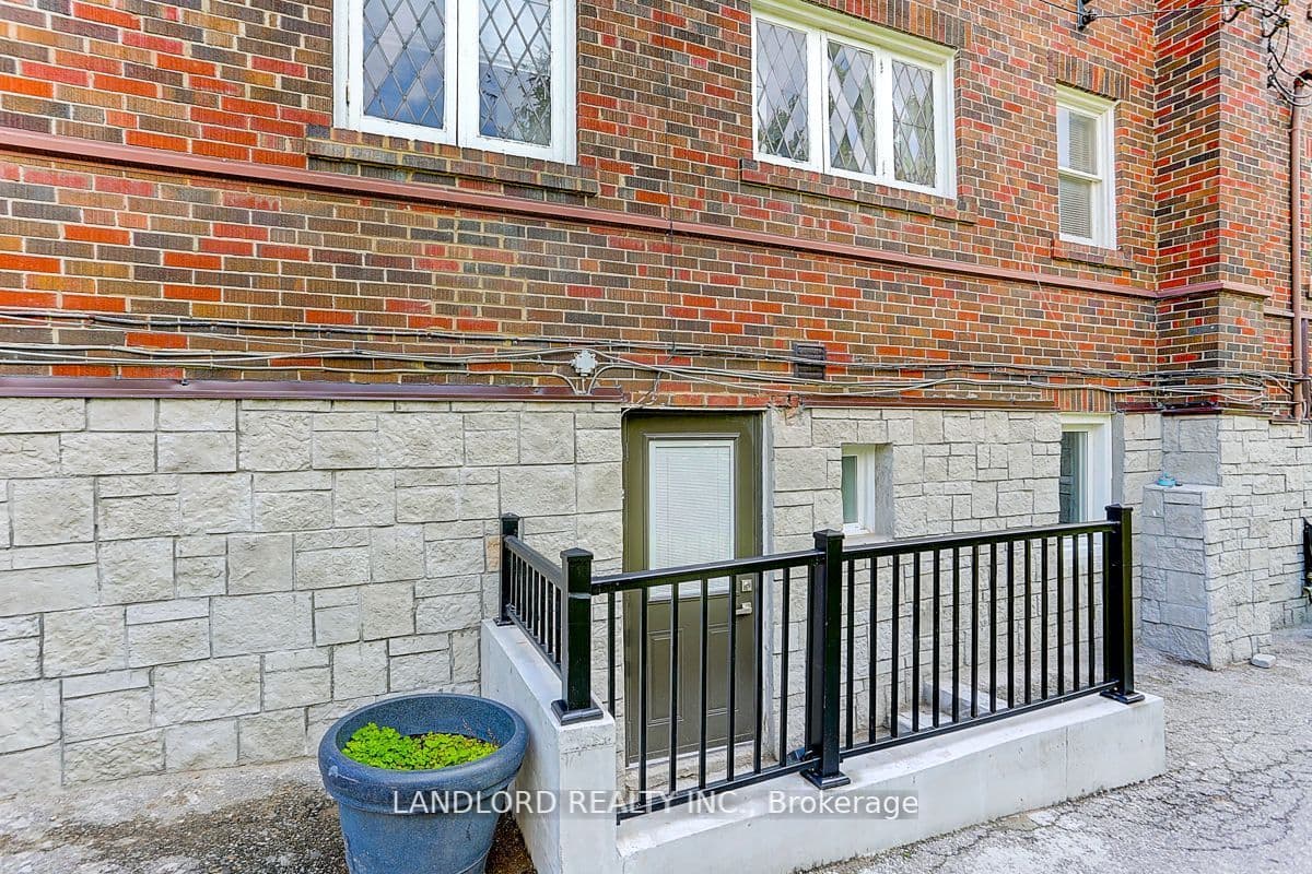 2520 Bloor St W - 23 - Photo 21
