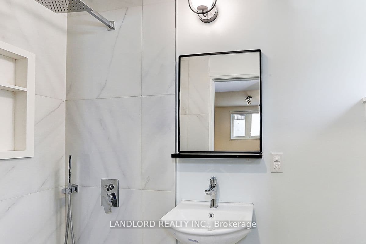 2520 Bloor St W - 23 - Photo 16