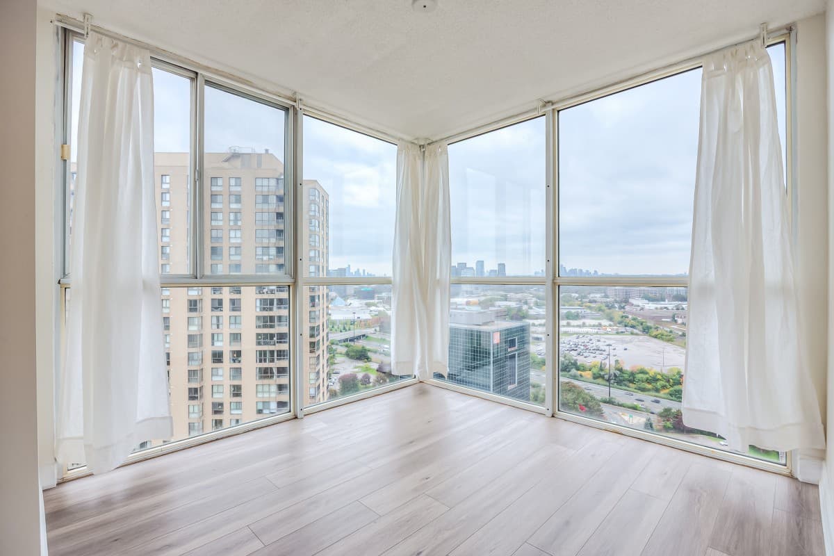 5 Concorde Place -2504 - Photo 2