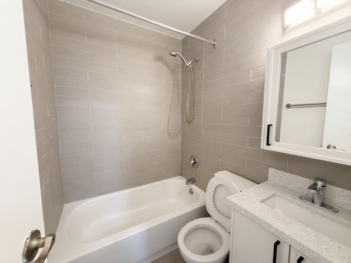 181 Gerrard St E - 203 - Photo 9