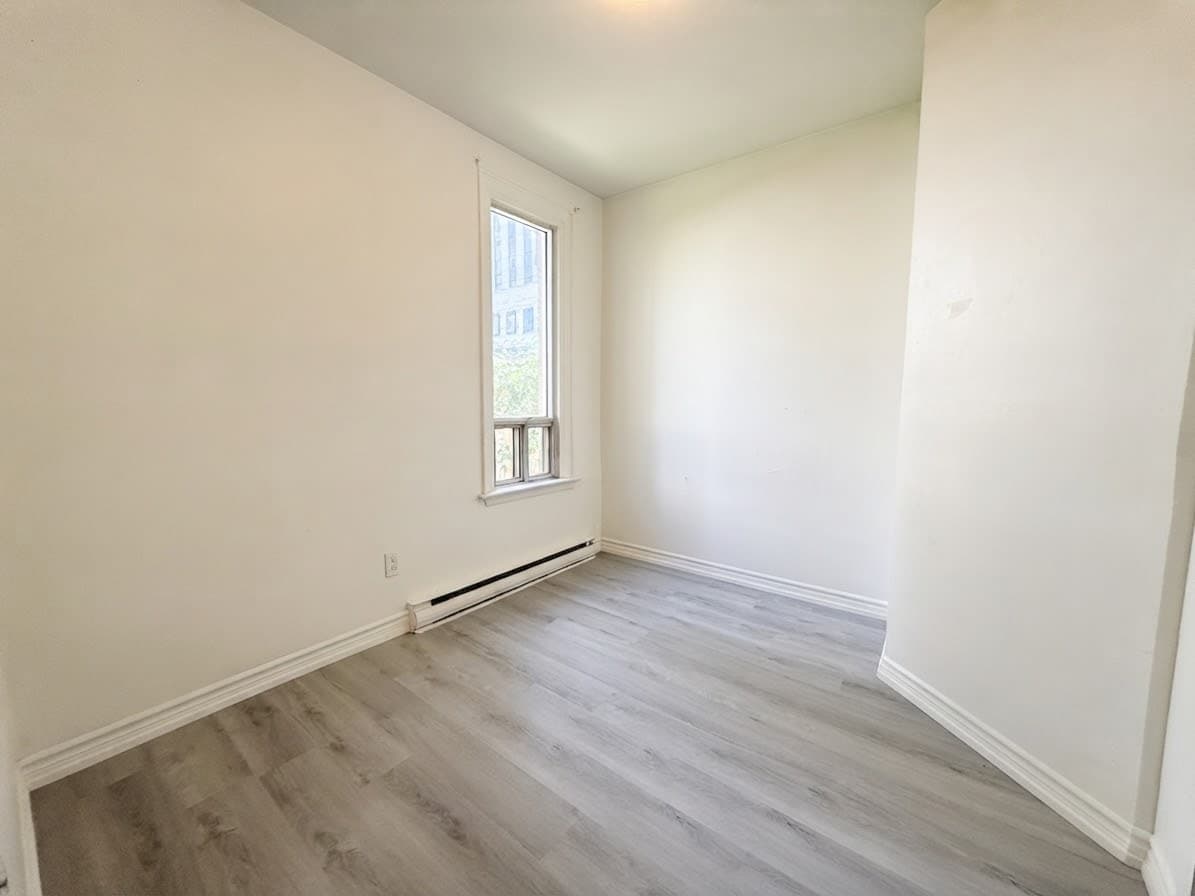 181 Gerrard St E - 203 - Photo 13