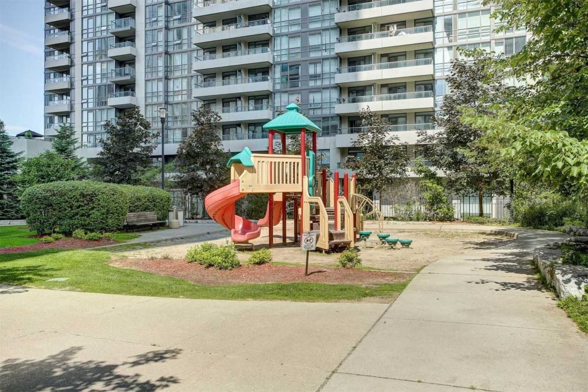 23 Hollywood Ave - 1803 - Photo 25