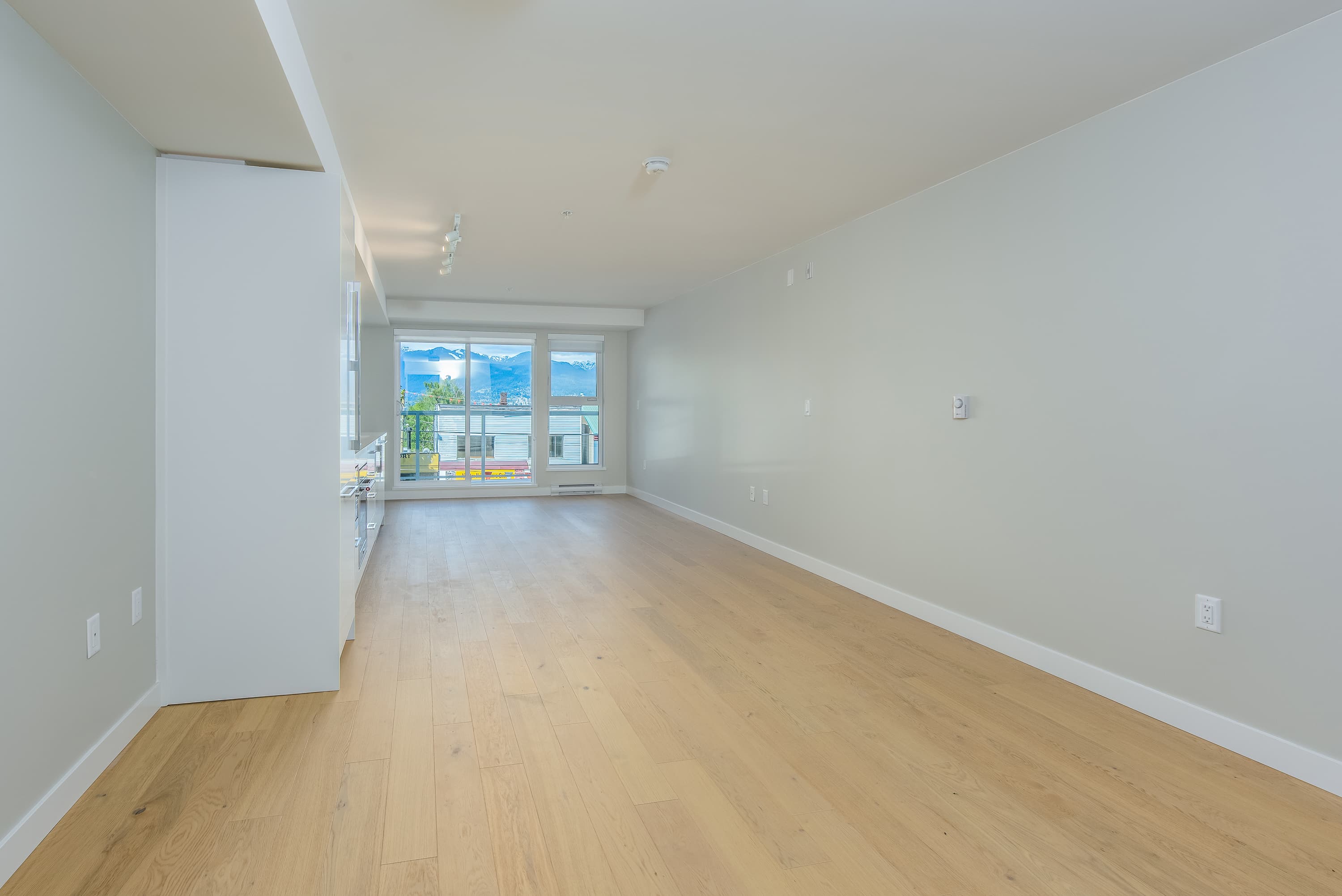 205-2508 Fraser - Photo 6