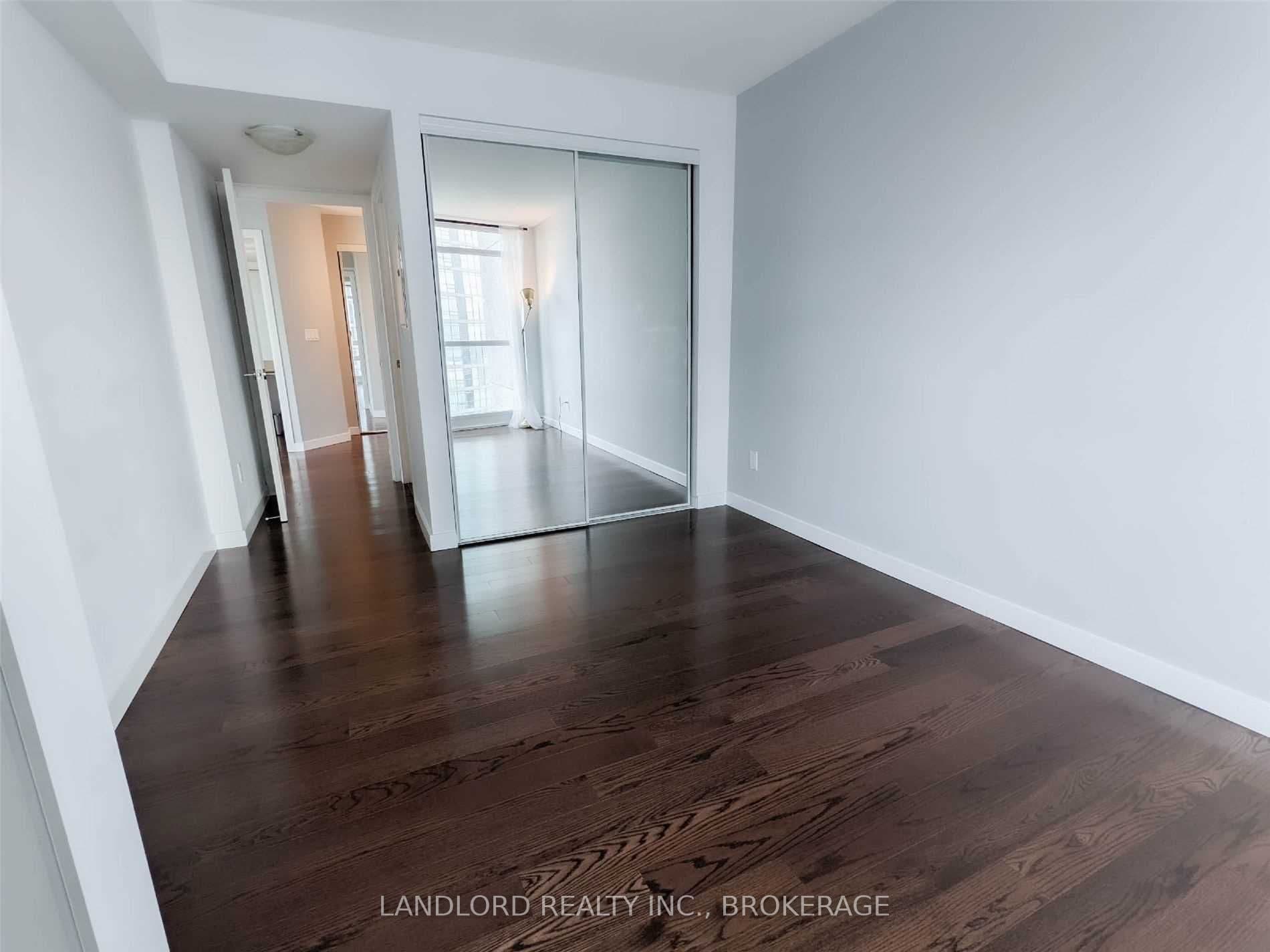 215 Fort York Blvd - 1910 - Photo 10