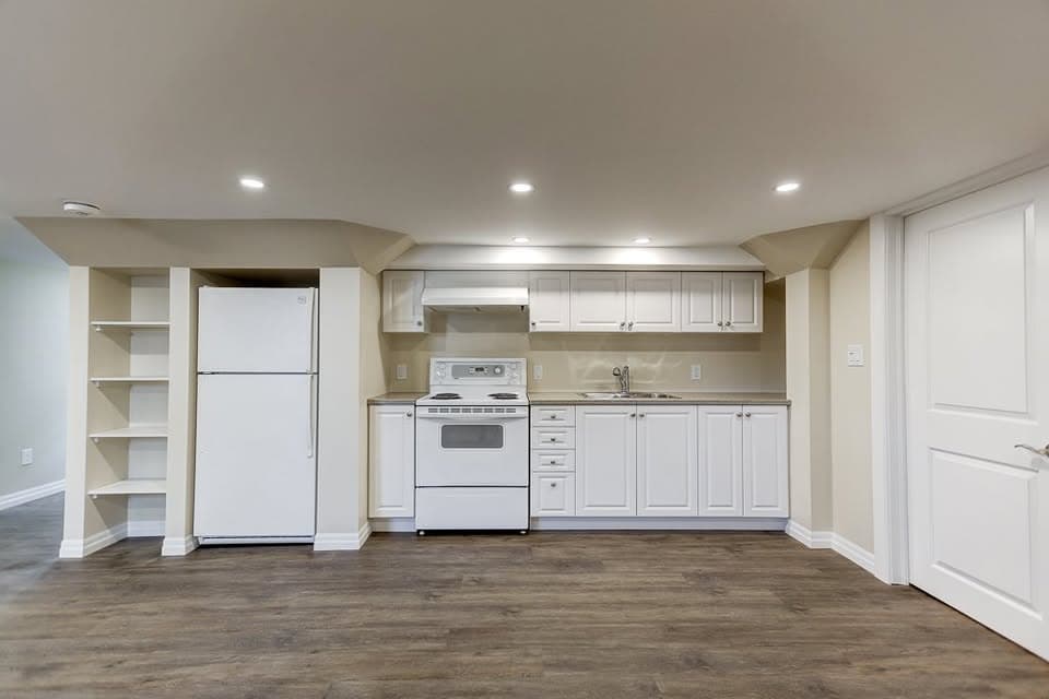 Hibbert Basement Unit - Photo 2
