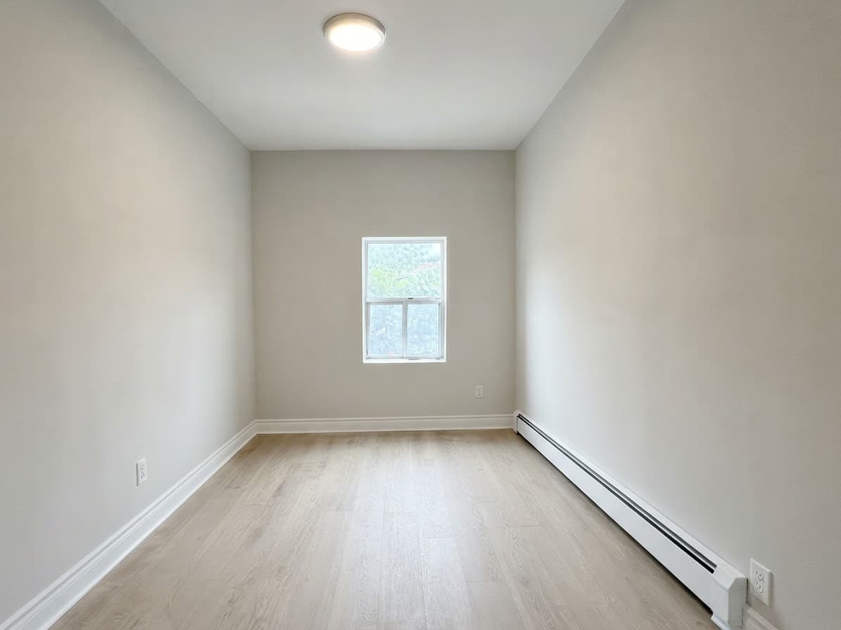 1225 Bloor S W - 8 - Photo 8