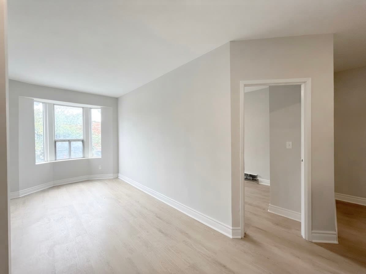 1225 Bloor S W - 8 - Photo 4