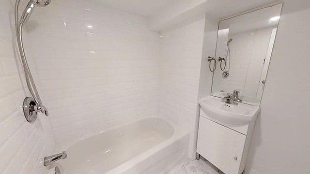 244 Boulton Ave - Lower - Photo 10