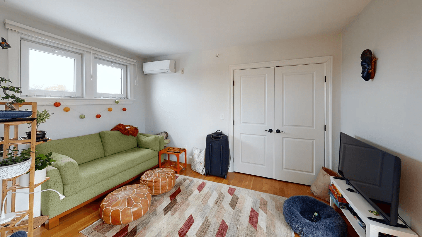 168 Hampshire - Photo 6