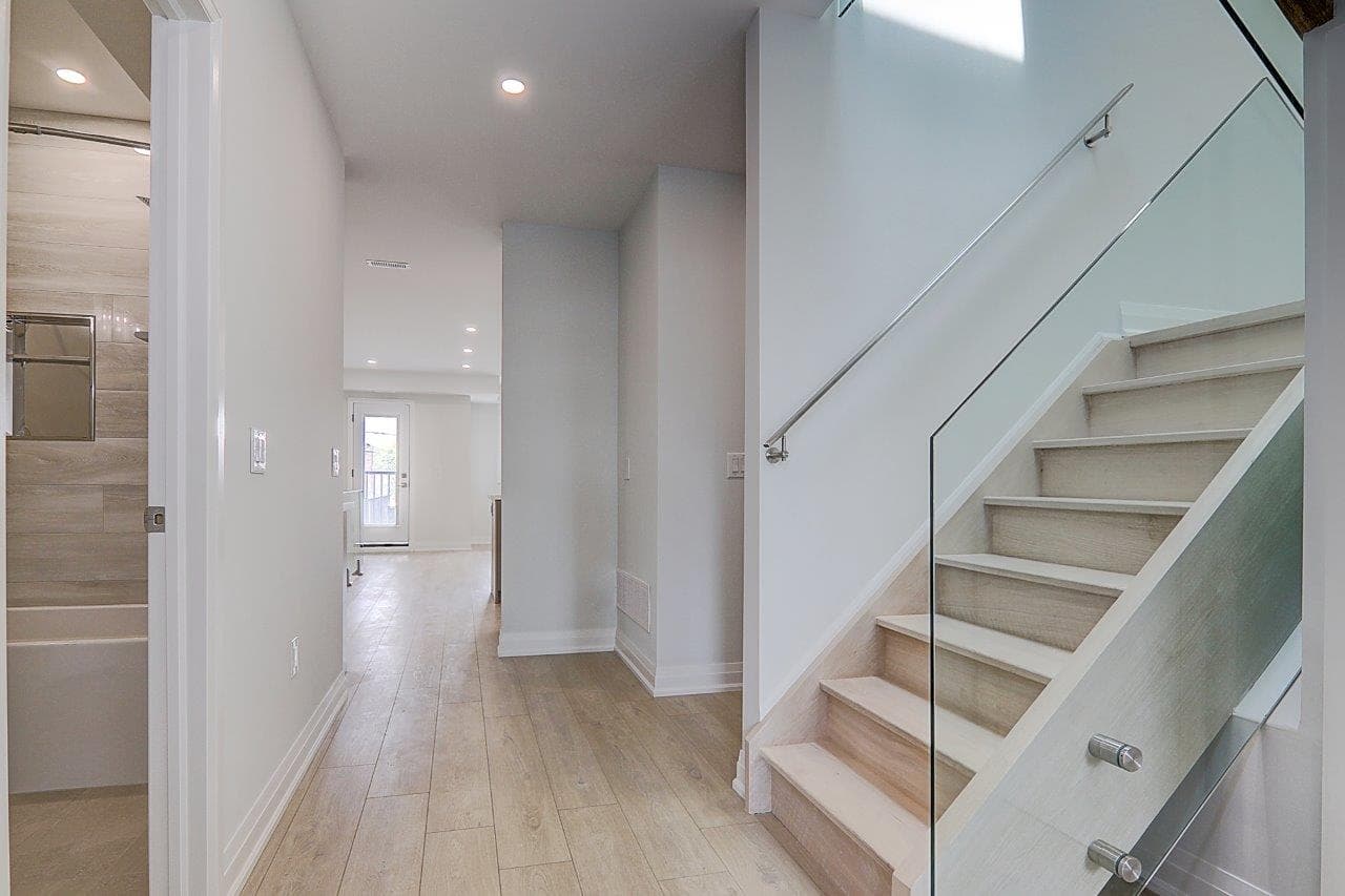 115 Livingstone Ave - Upper - Photo 26