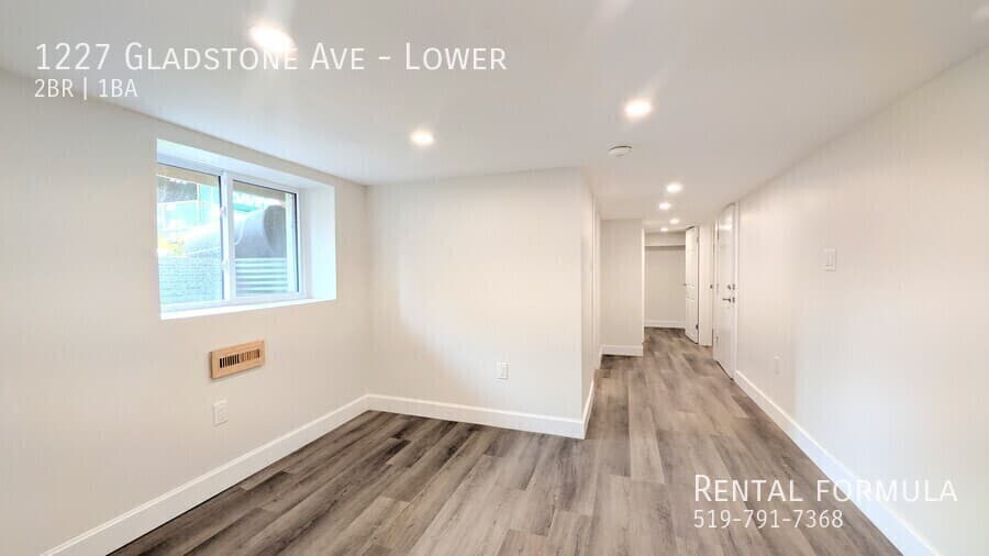 1227 Gladstone Ave - Lower - Photo 17