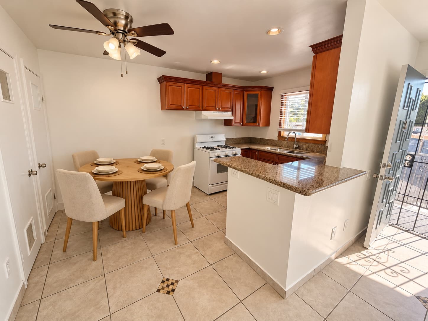 10855 White St 3Bed 2Bath - Photo 4