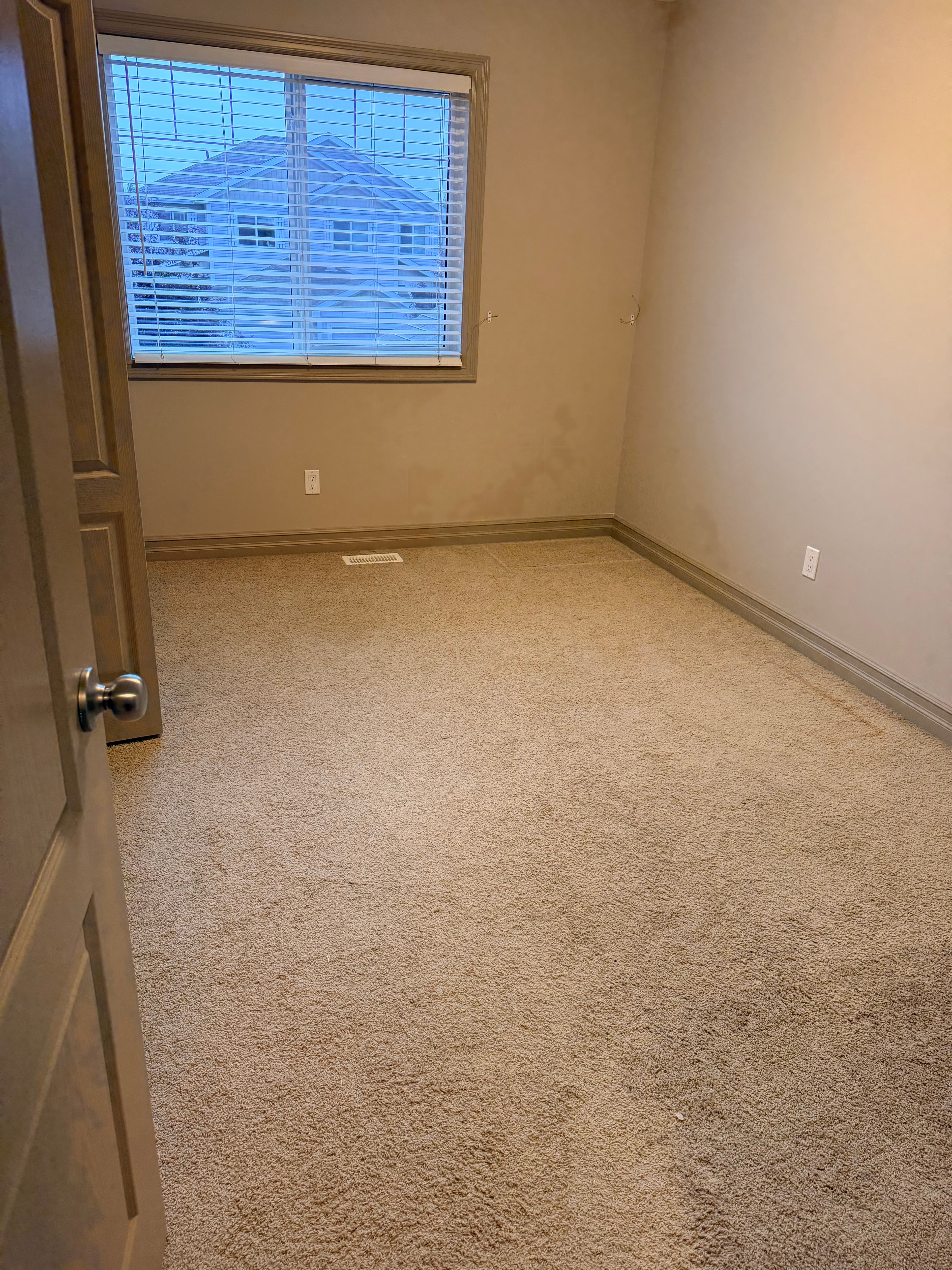 605 175a Street - Photo 18